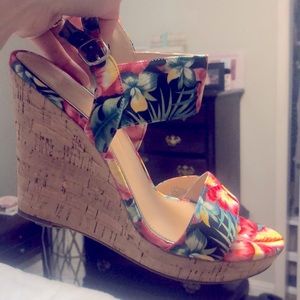 Hawaiian Wedges size 8.5